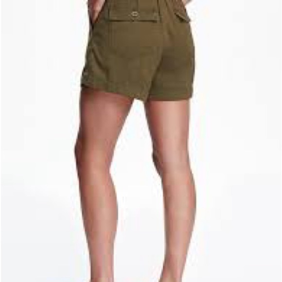 Gap raw hem cargo short size 10 - Picture 2 of 5